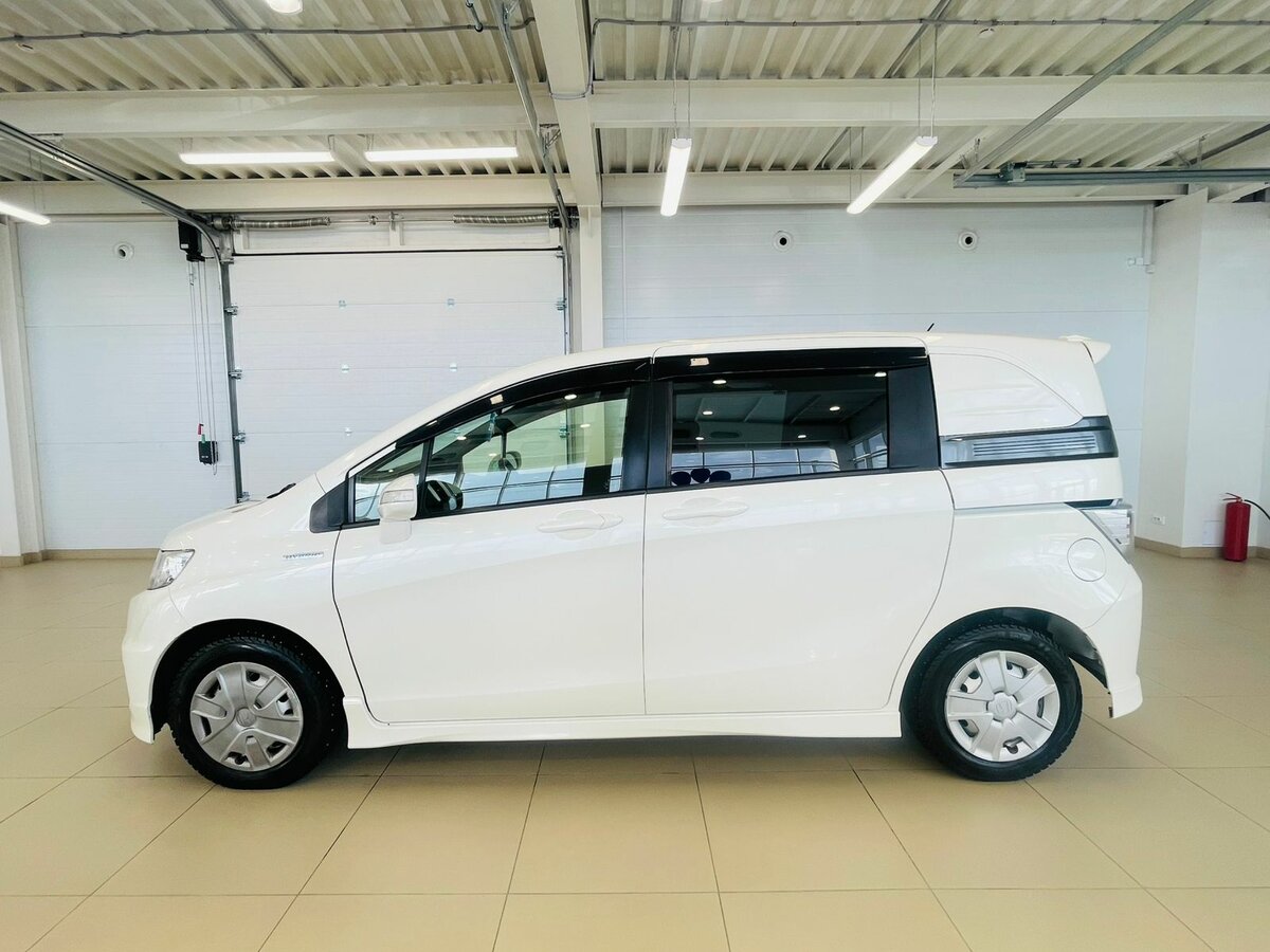 Honda Freed Spike, 2012