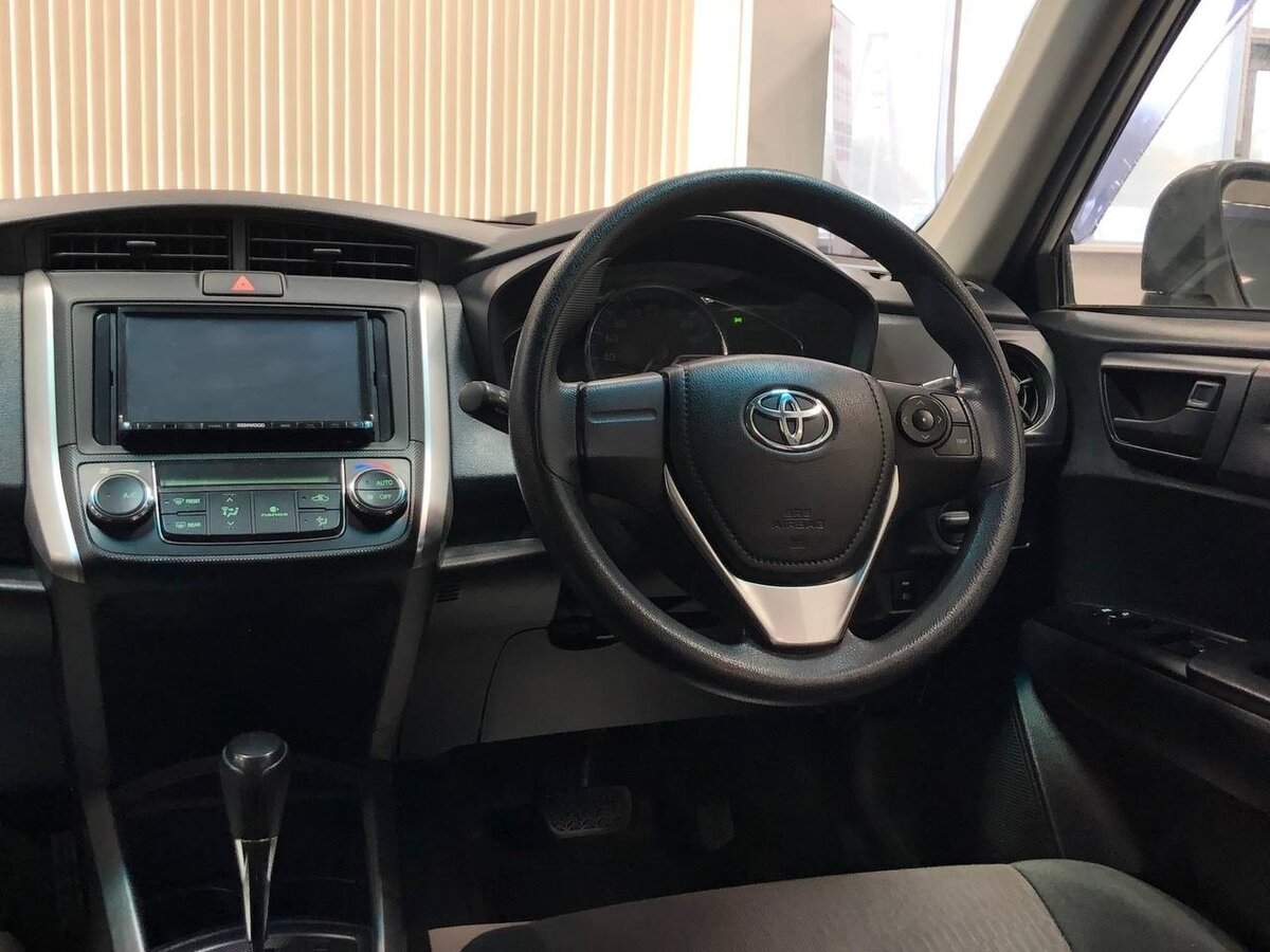 Toyota Corolla Fielder, 2015