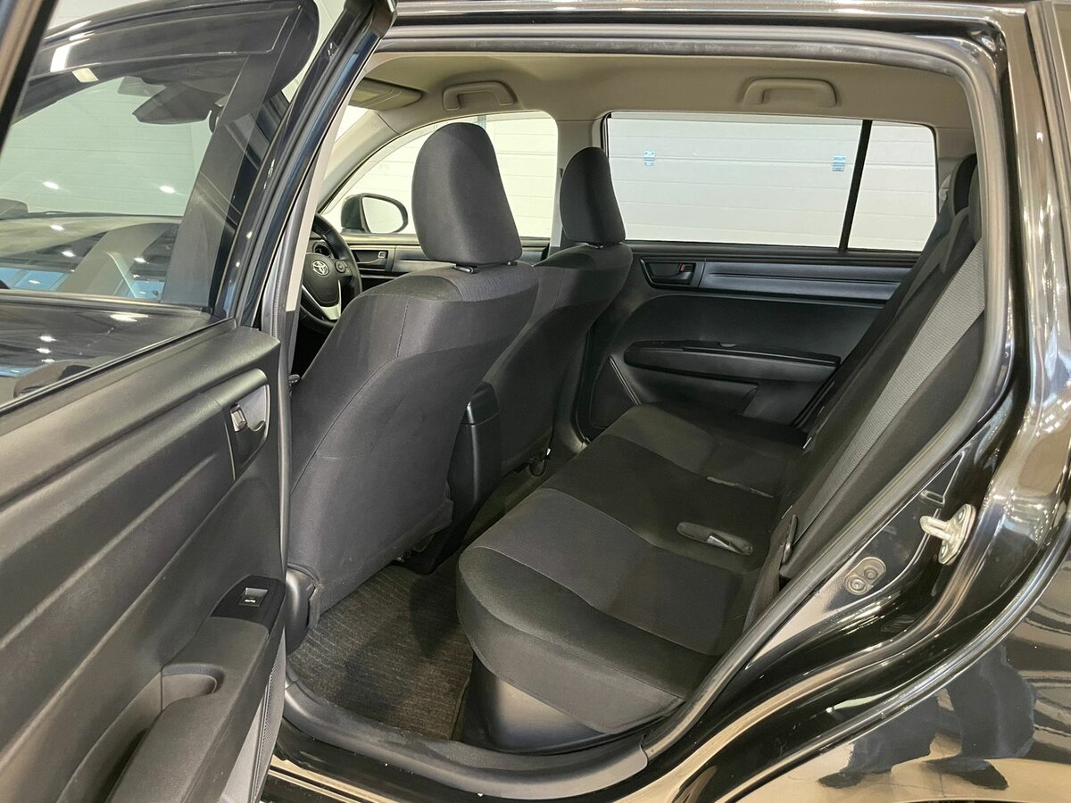 Toyota Corolla Fielder, 2017