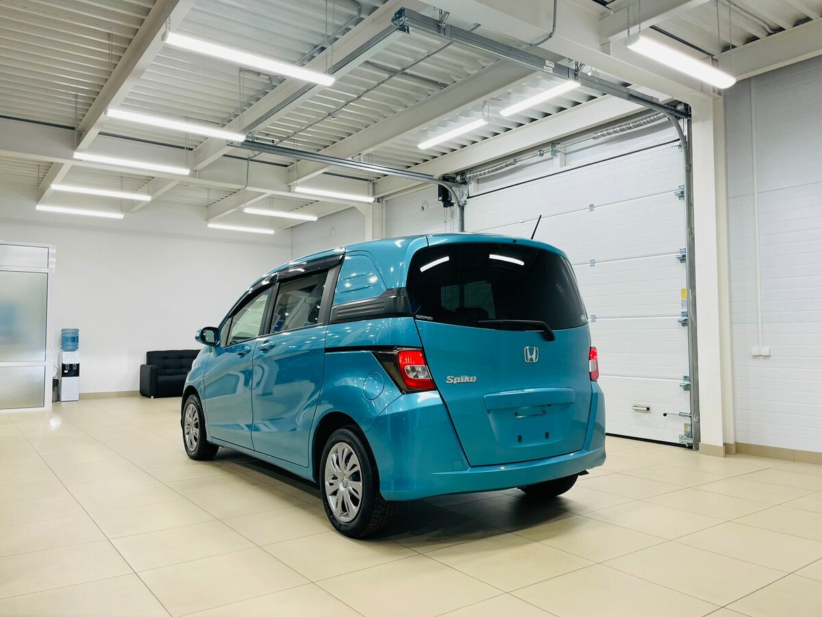 Honda Freed Spike, 2013