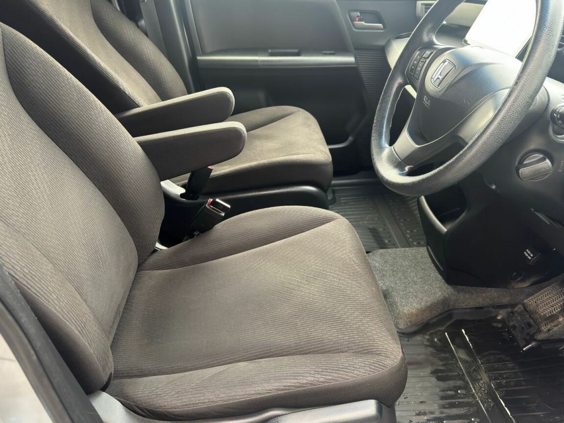 Honda Freed Spike, 2014