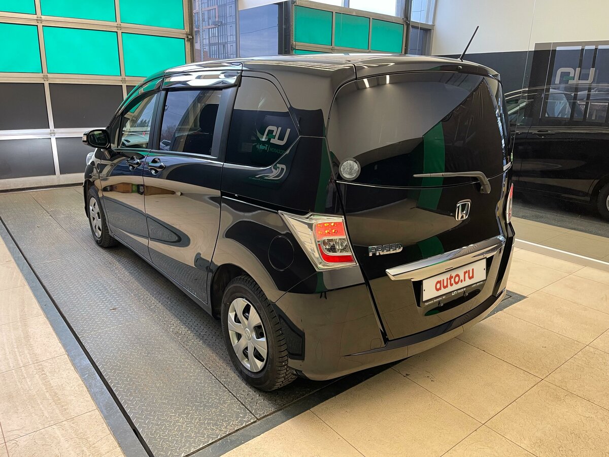 Honda Freed Spike, 2012