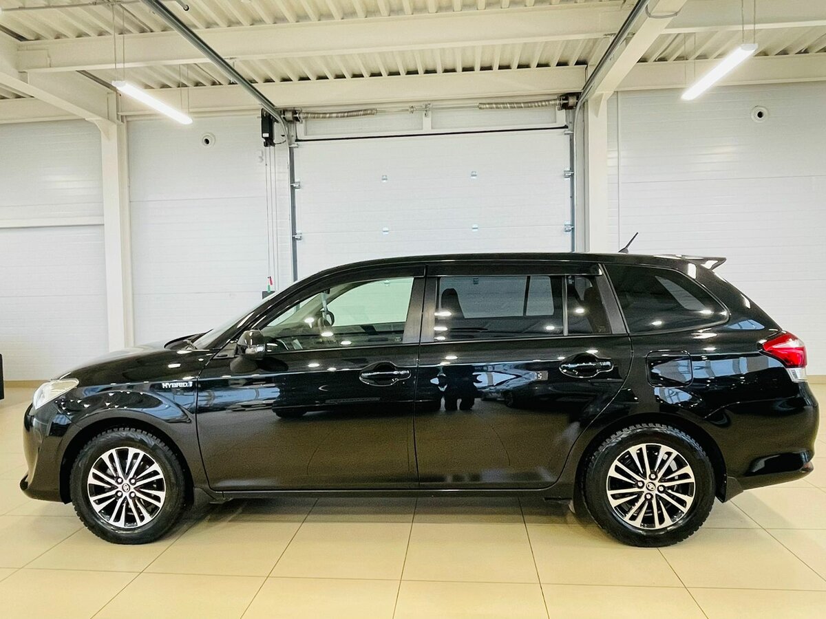 Toyota Corolla Fielder, 2017