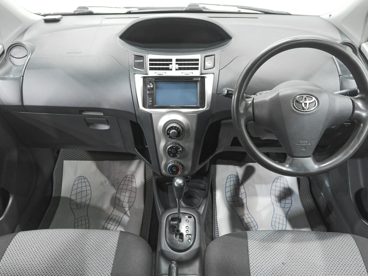 Toyota Vitz, 2005