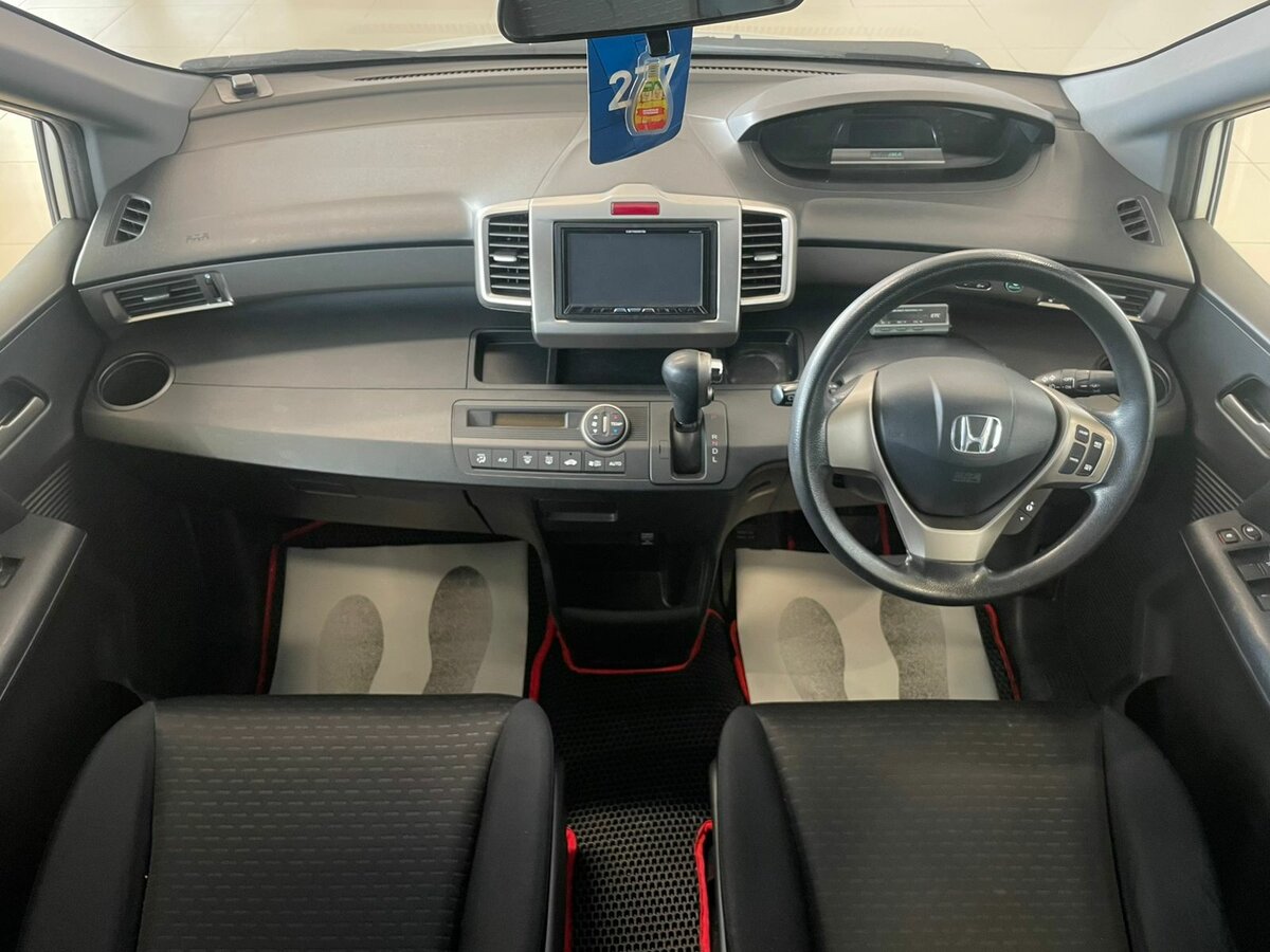 Honda Freed Spike, 2012