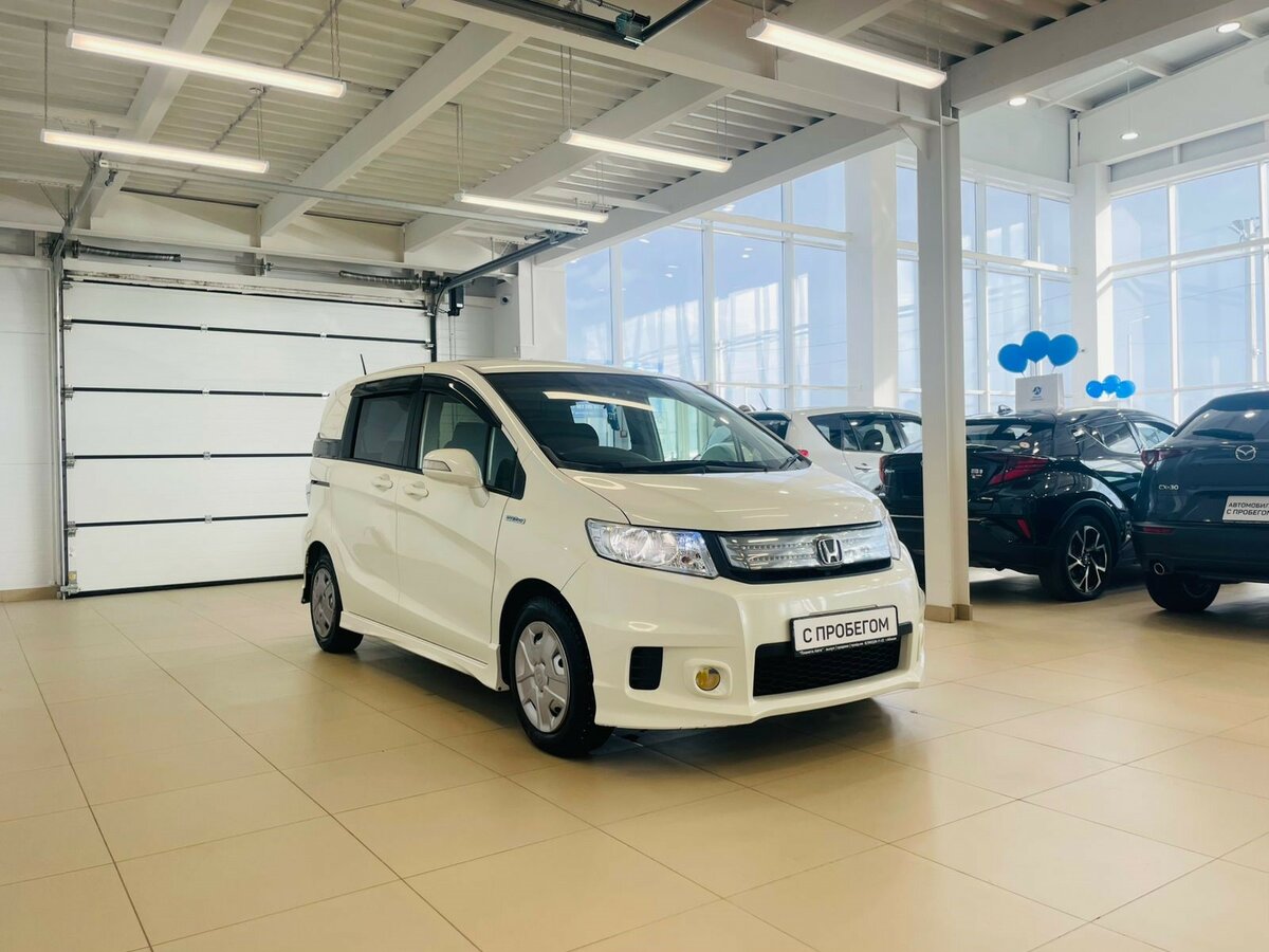 Honda Freed Spike, 2012