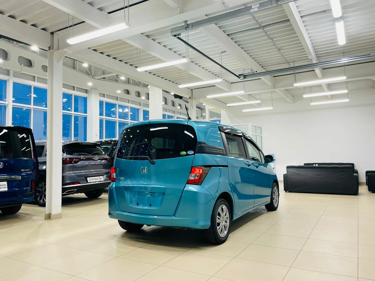 Honda Freed Spike, 2013