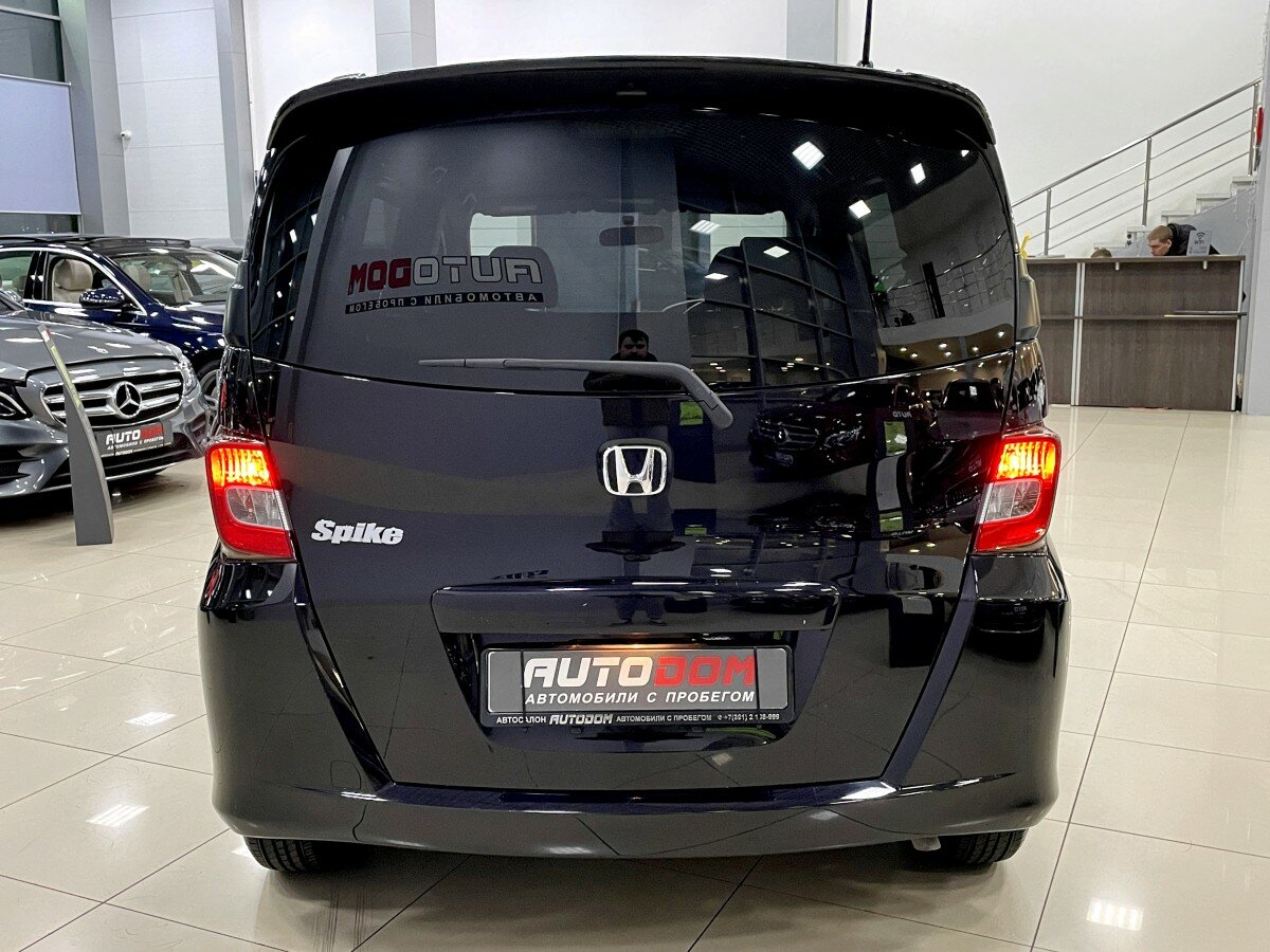 Honda Freed Spike, 2010
