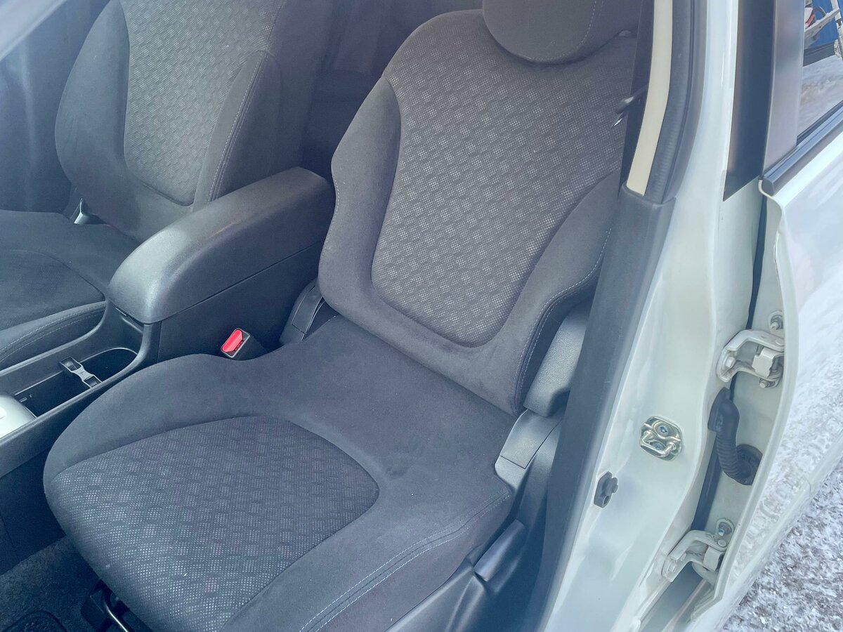 Nissan Wingroad, 2012