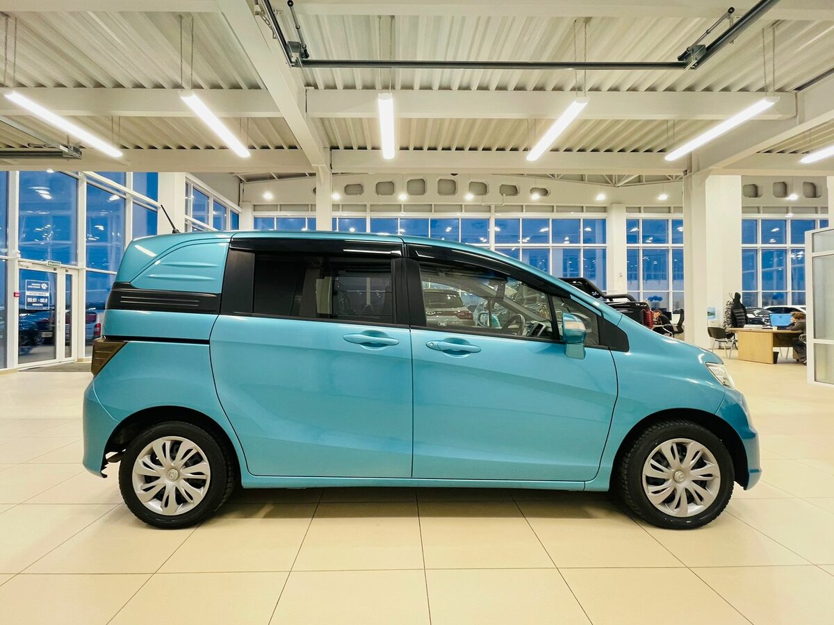 Honda Freed Spike, 2013