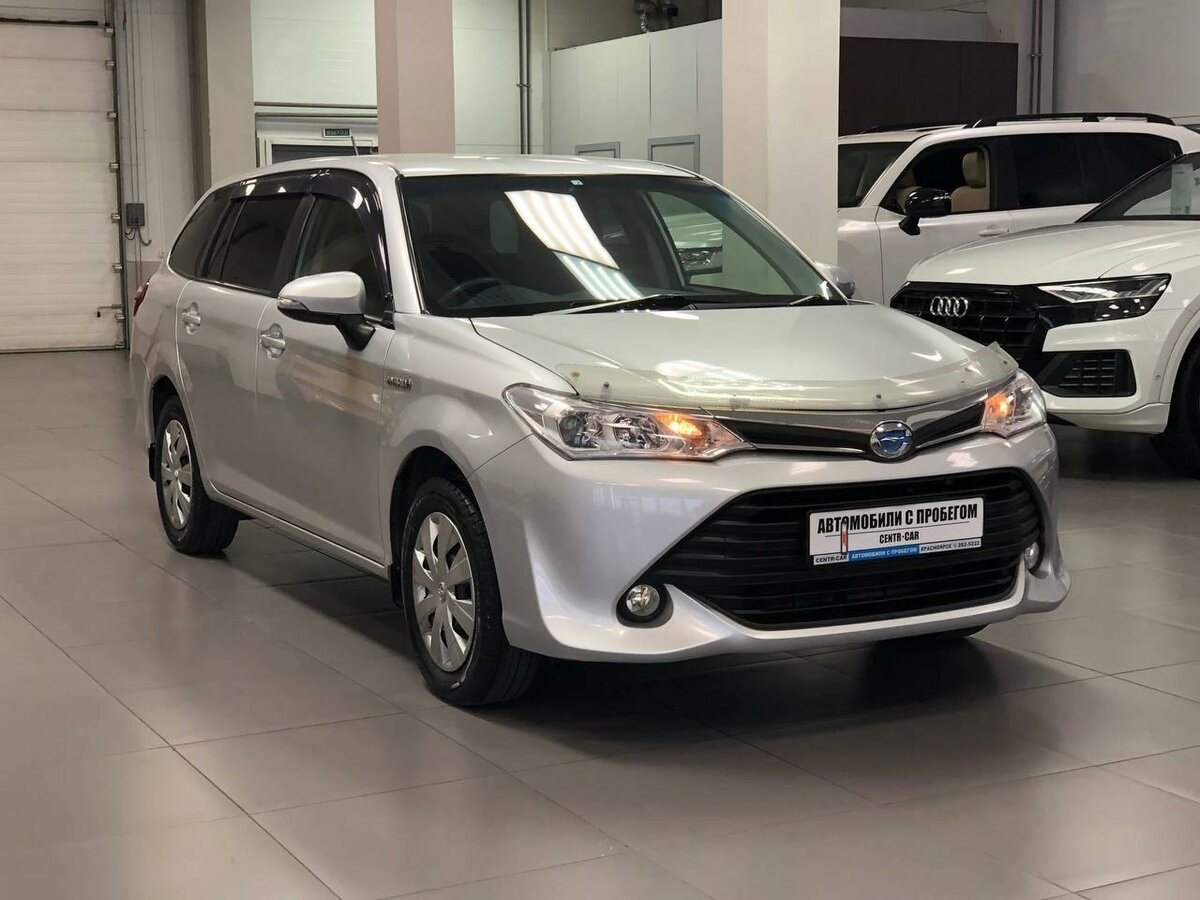 Toyota Corolla Fielder, 2015