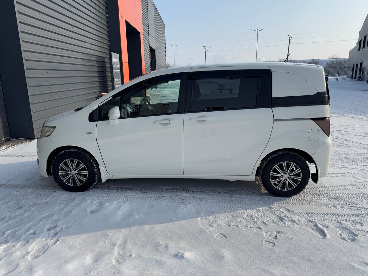 Honda Freed Spike, 2010