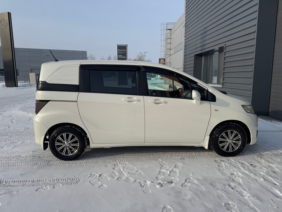 Honda Freed Spike, 2010