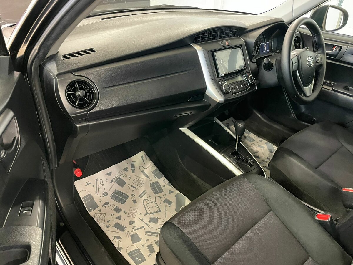 Toyota Corolla Fielder, 2017