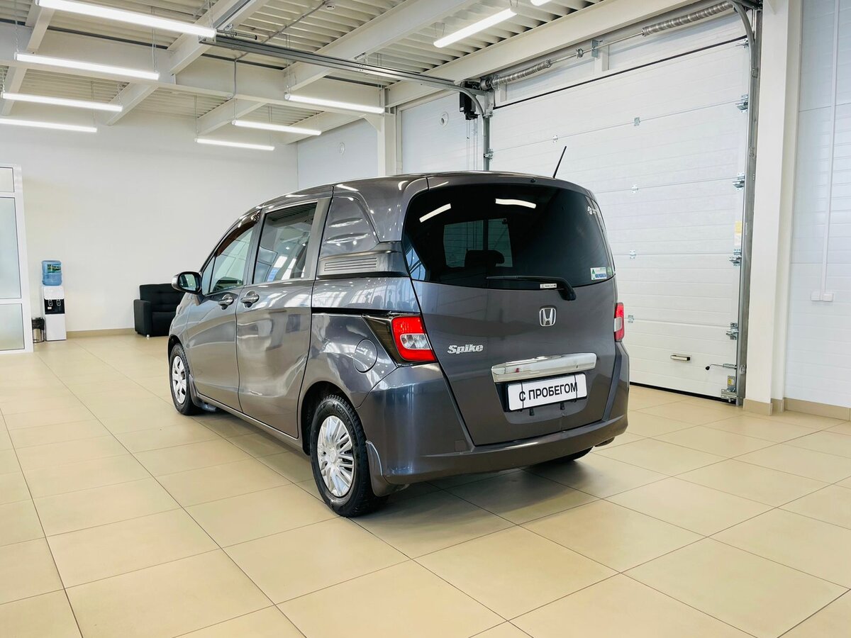 Honda Freed Spike, 2013