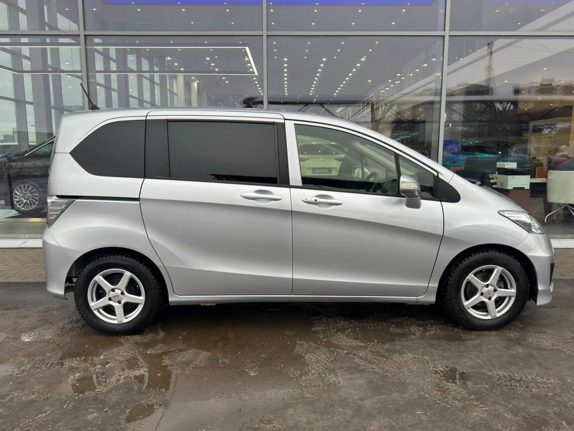 Honda Freed Spike, 2014