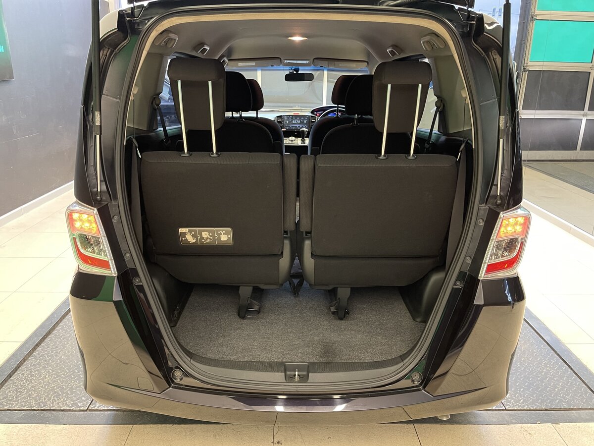 Honda Freed Spike, 2012