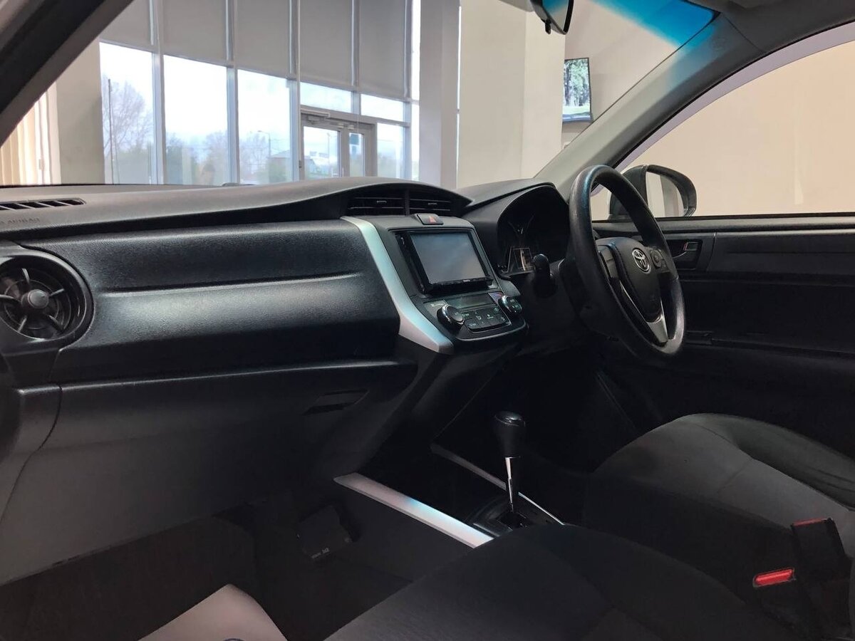 Toyota Corolla Fielder, 2015