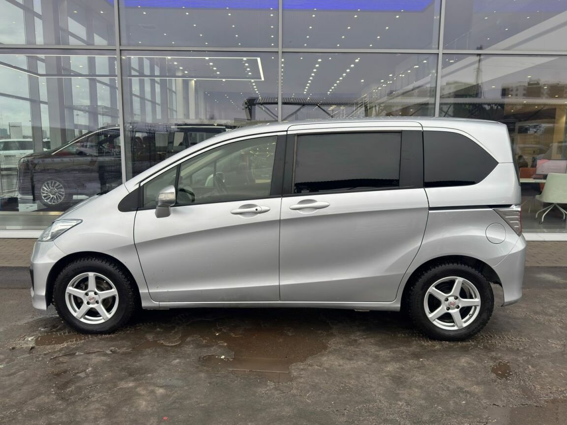 Honda Freed Spike, 2014