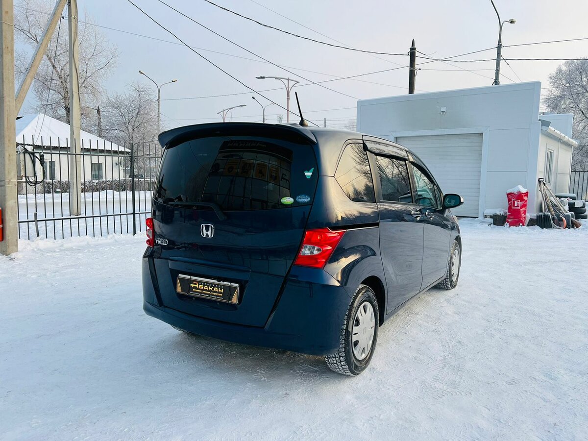 Honda Freed Spike, 2010