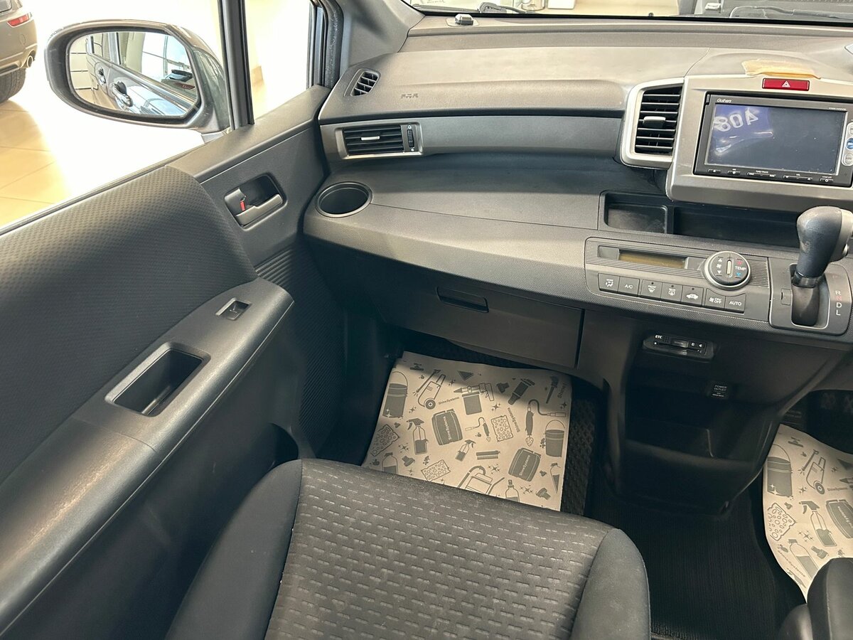 Honda Freed Spike, 2013