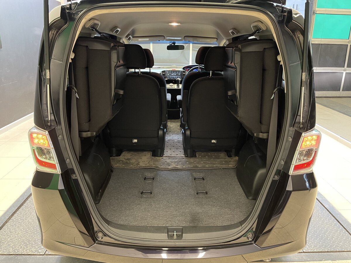 Honda Freed Spike, 2012