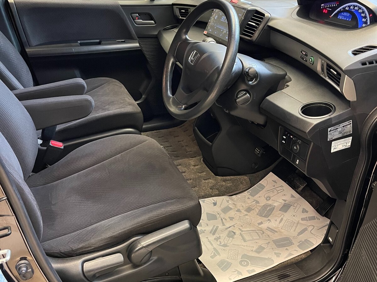 Honda Freed Spike, 2012