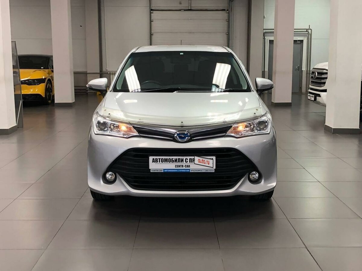 Toyota Corolla Fielder, 2015