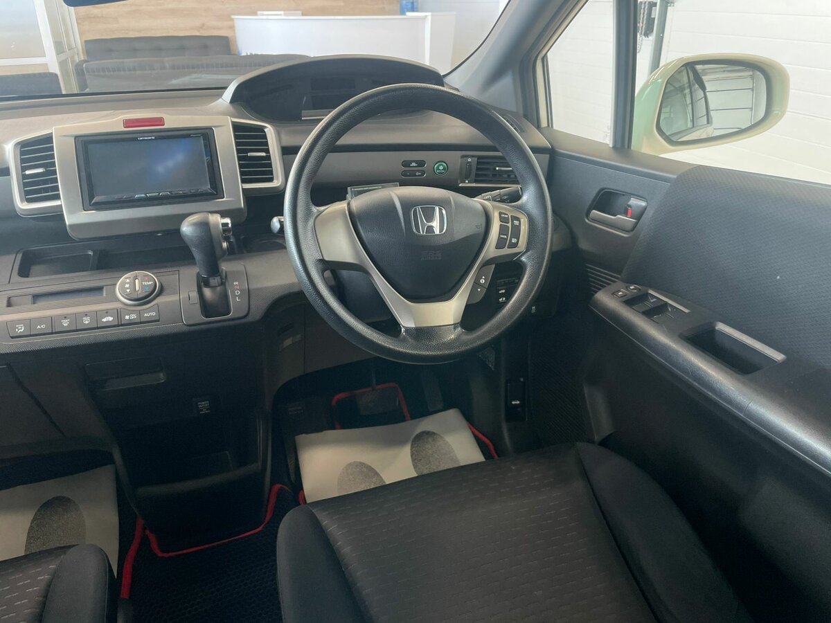 Honda Freed Spike, 2012