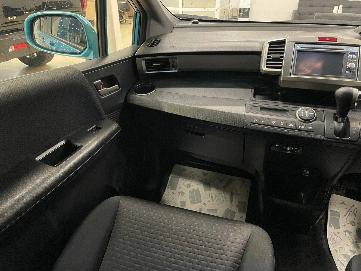 Honda Freed Spike, 2013