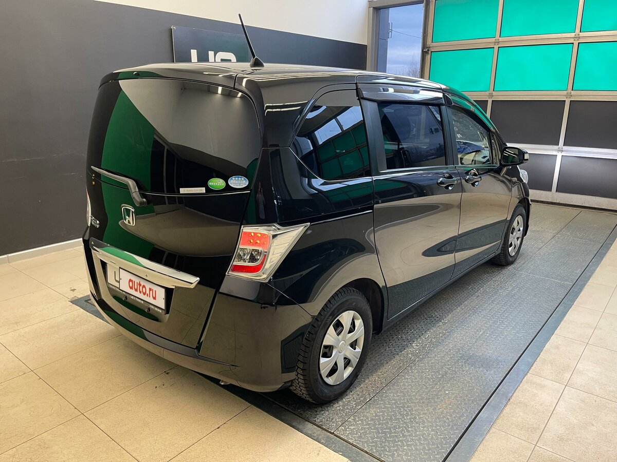 Honda Freed Spike, 2012