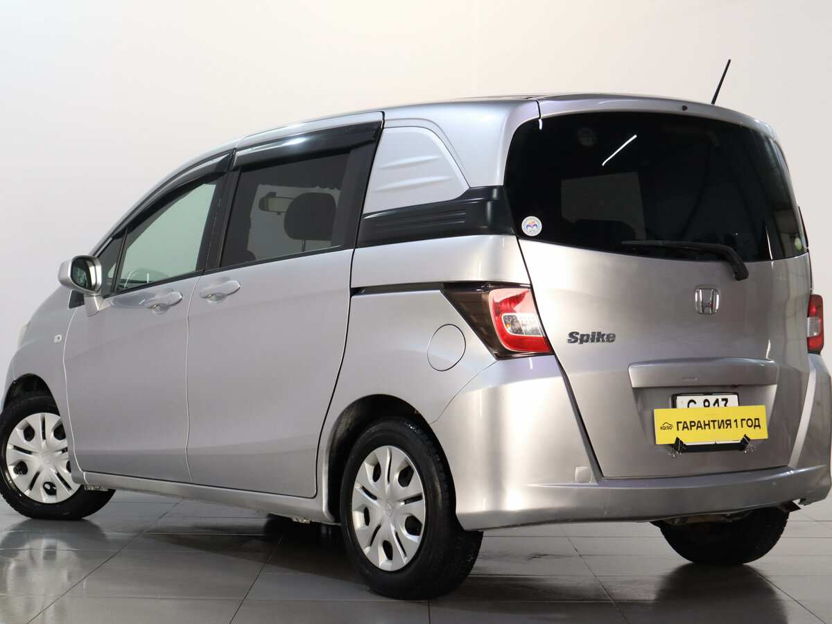 Honda Freed Spike, 2010