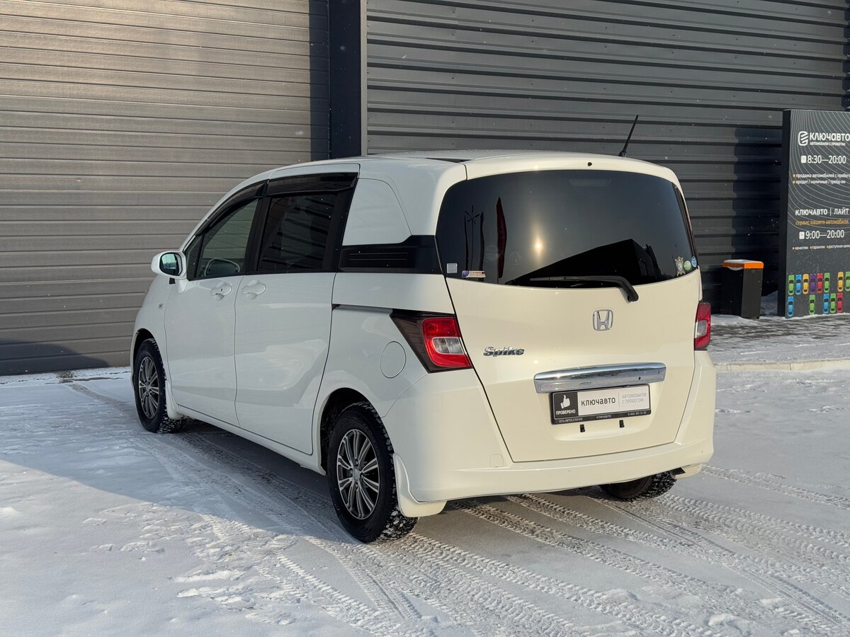 Honda Freed Spike, 2010