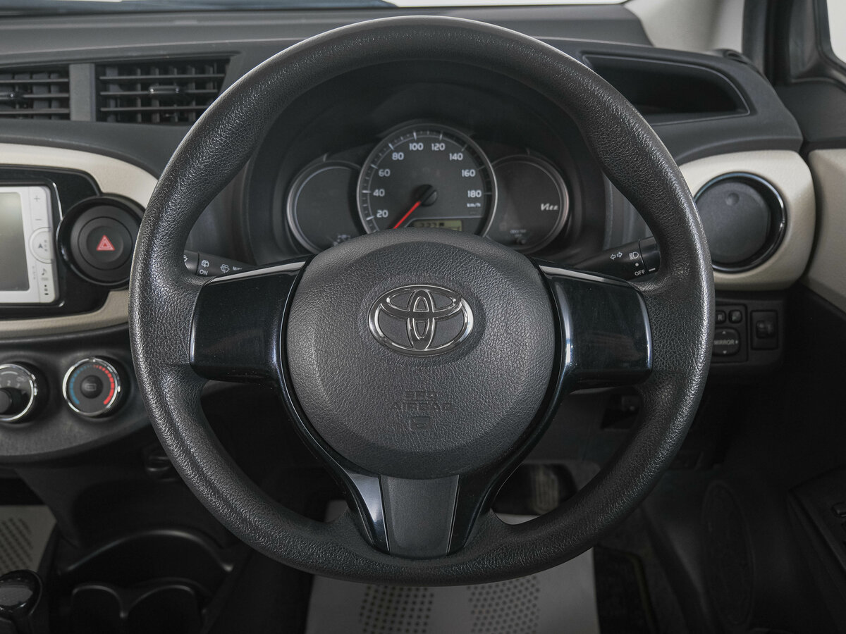Toyota Vitz, 2012