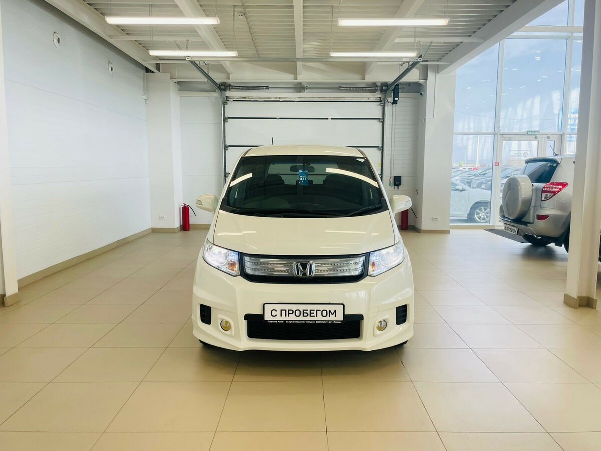 Honda Freed Spike, 2012