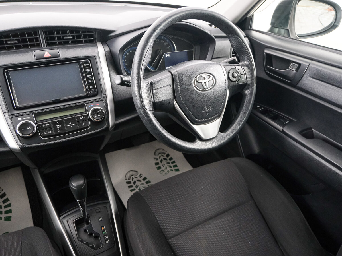 Toyota Corolla Fielder, 2017