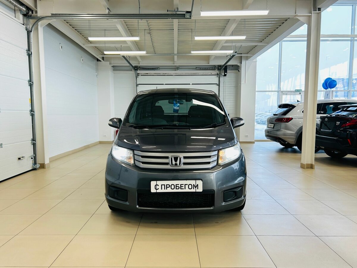 Honda Freed Spike, 2013