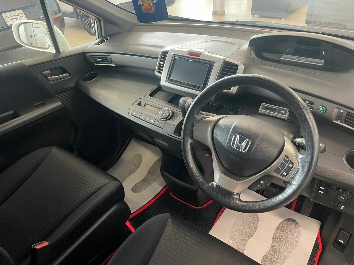 Honda Freed Spike, 2012