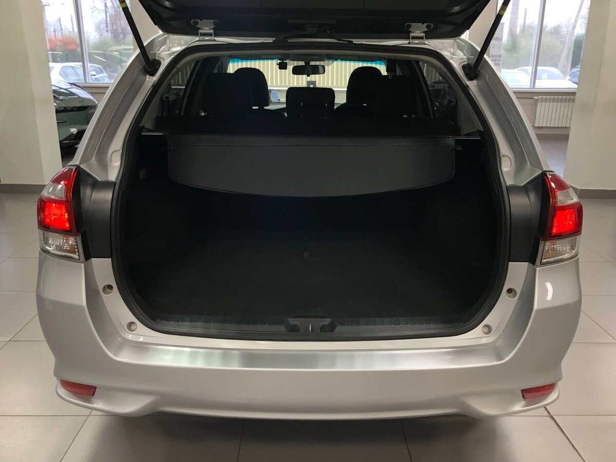 Toyota Corolla Fielder, 2015