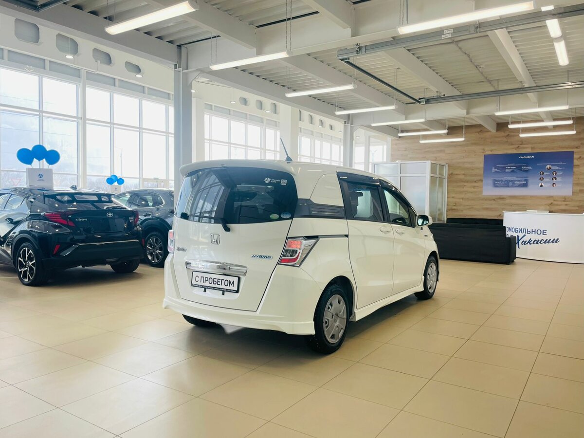 Honda Freed Spike, 2012