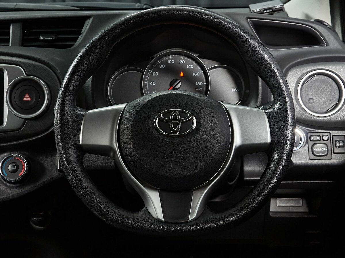 Toyota Vitz, 2013