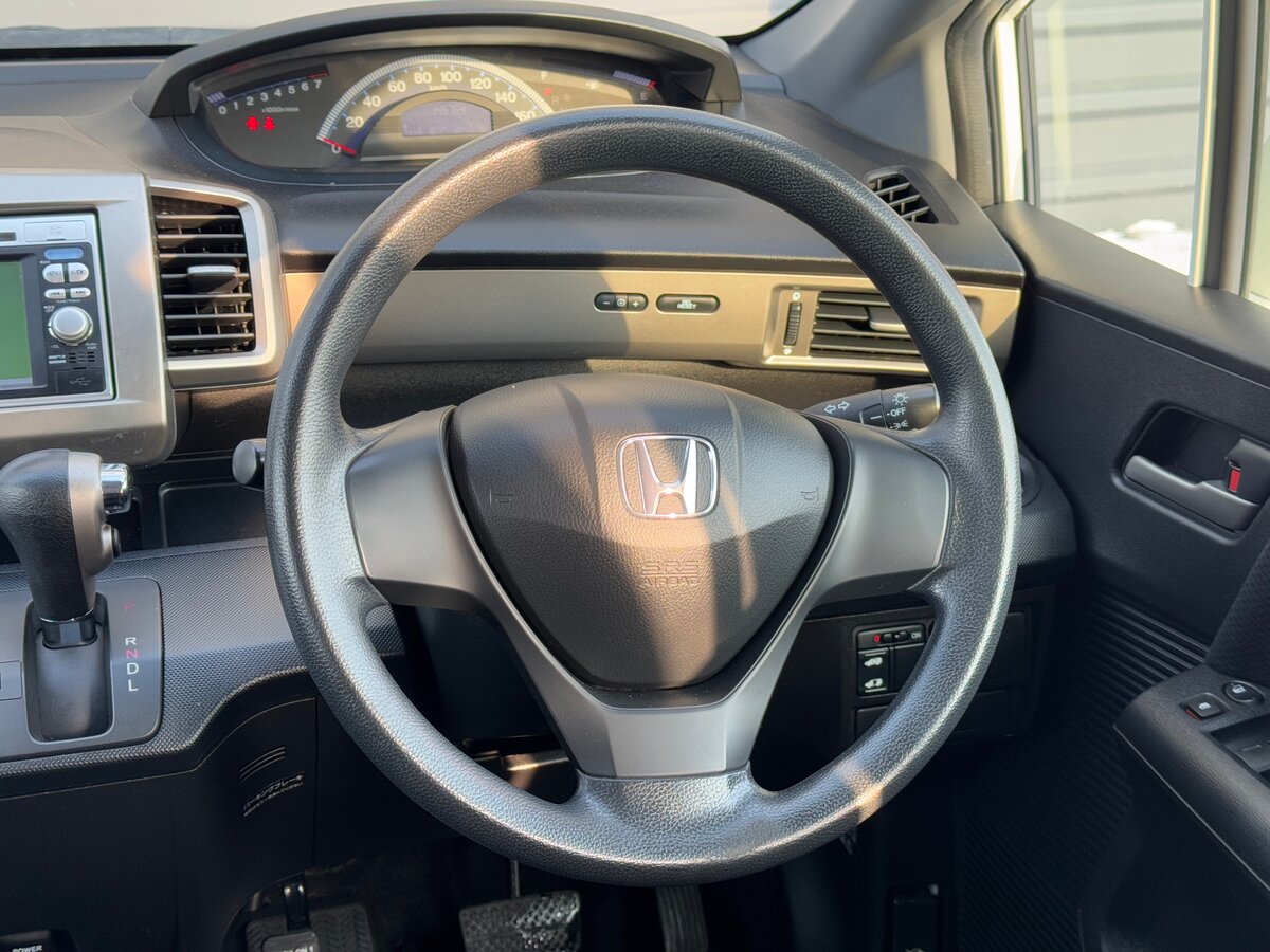 Honda Freed Spike, 2010