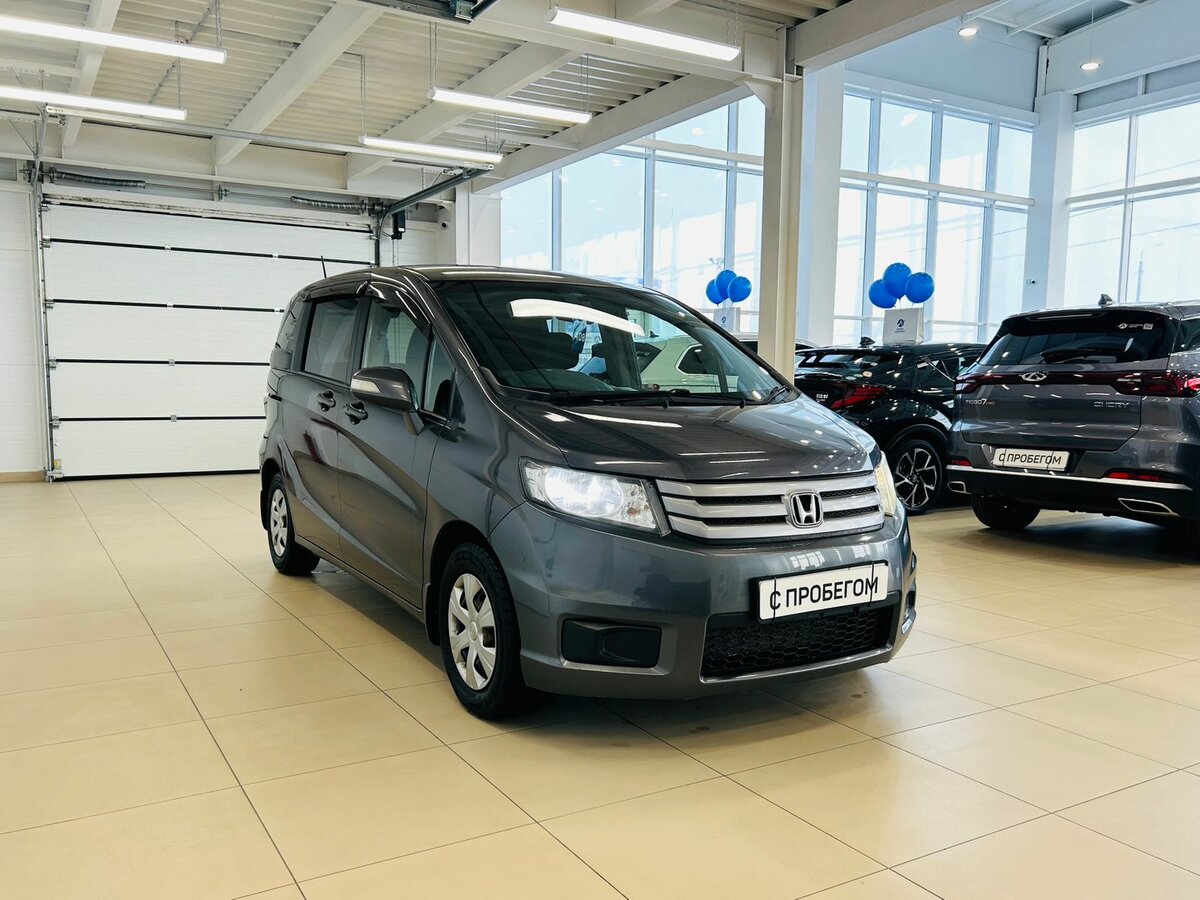 Honda Freed Spike, 2013