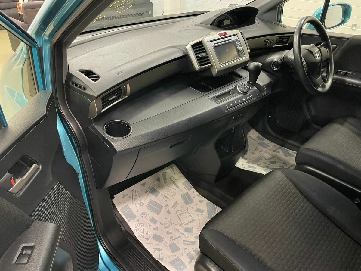 Honda Freed Spike, 2013