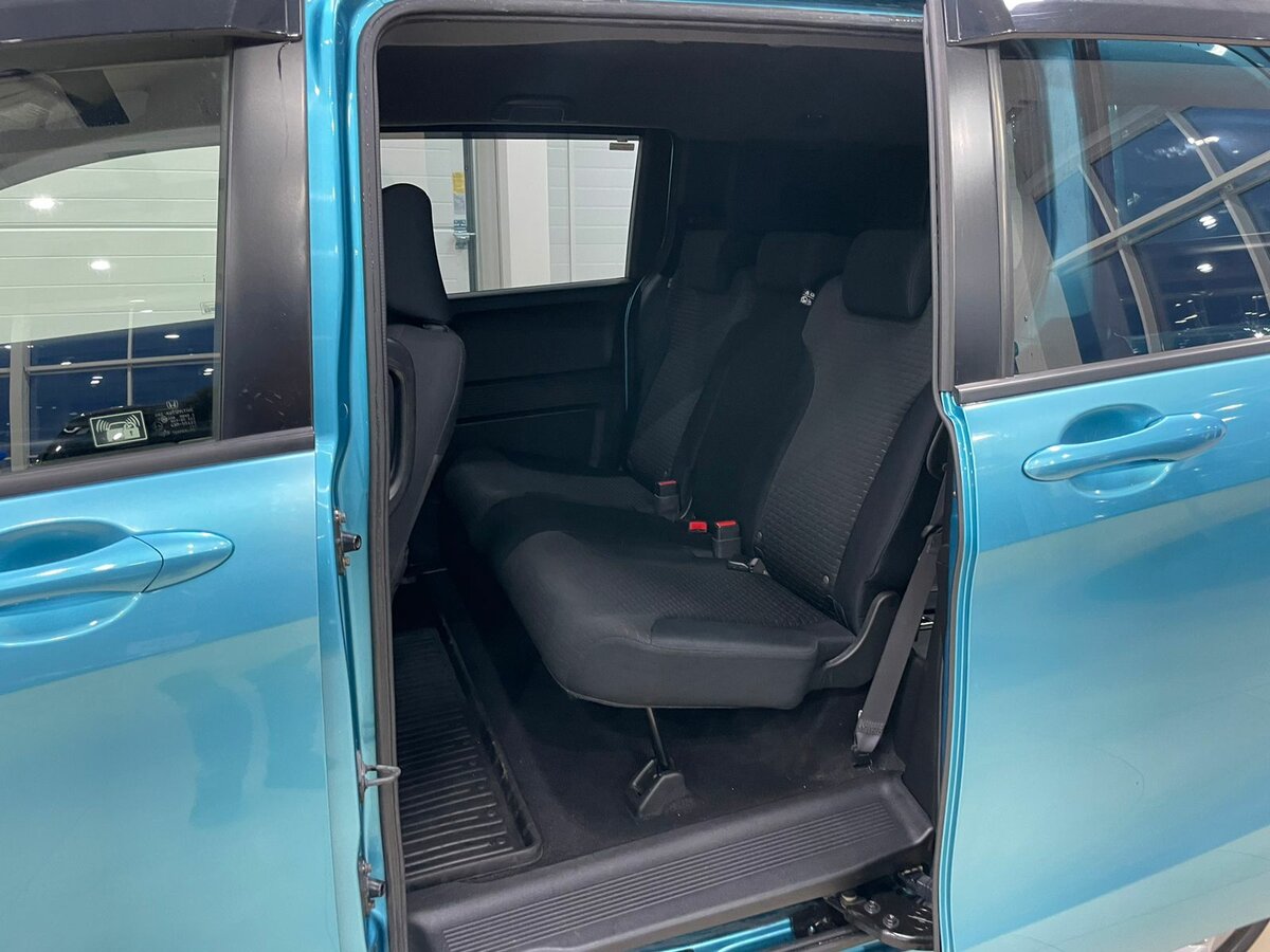 Honda Freed Spike, 2013