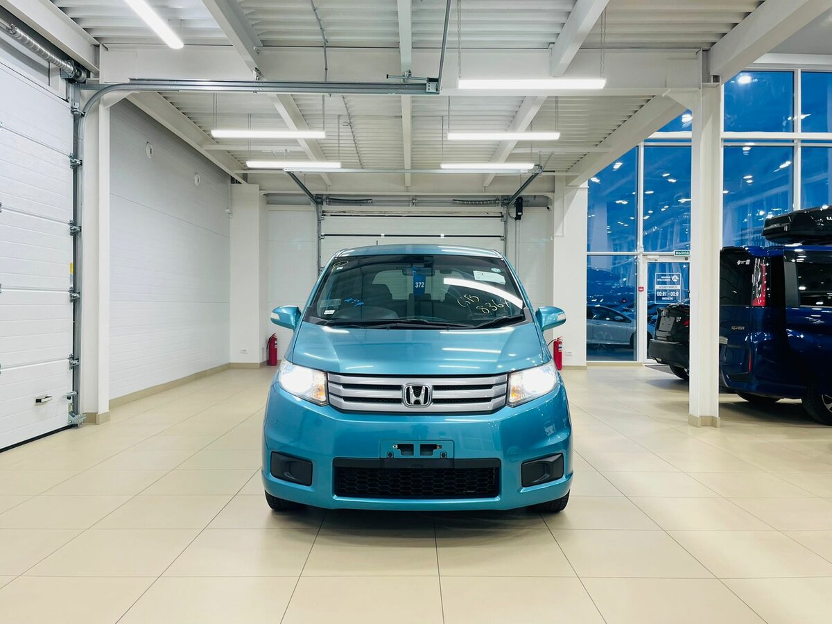 Honda Freed Spike, 2013