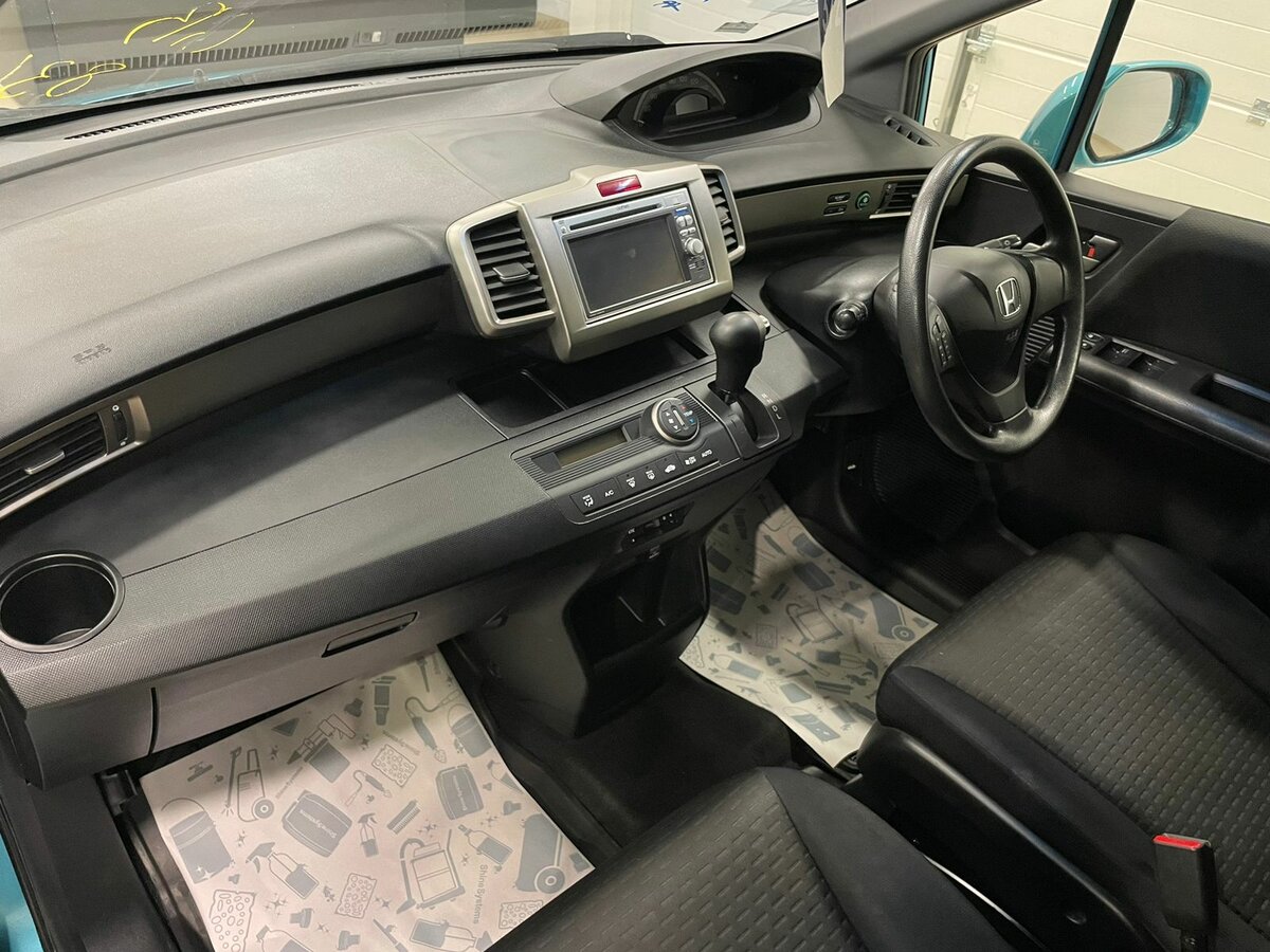 Honda Freed Spike, 2013