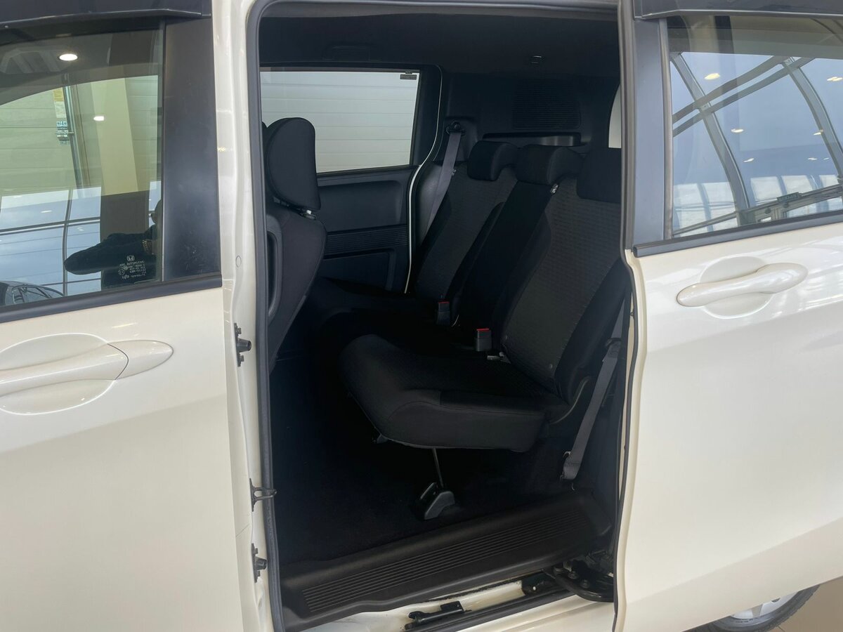 Honda Freed Spike, 2012