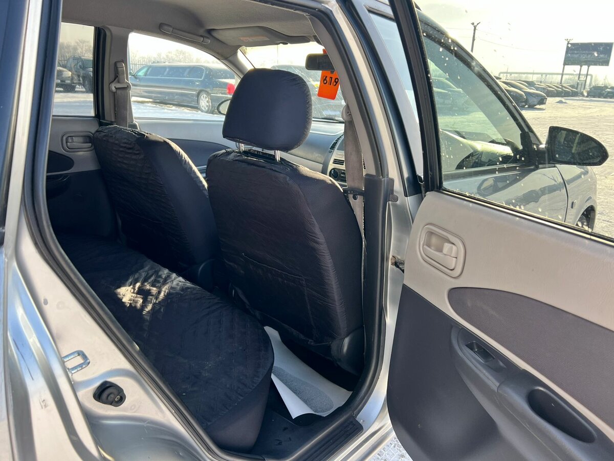 Nissan Wingroad, 2001