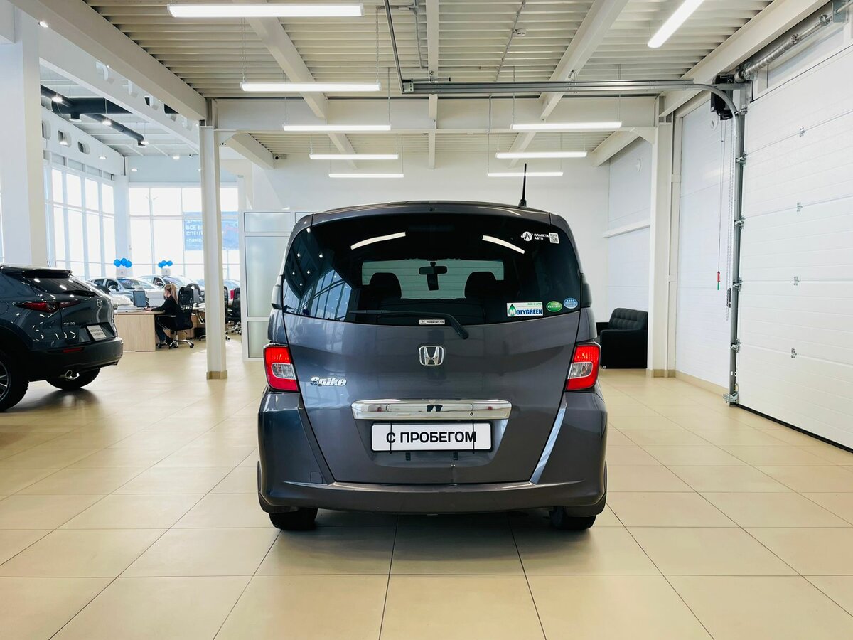 Honda Freed Spike, 2013